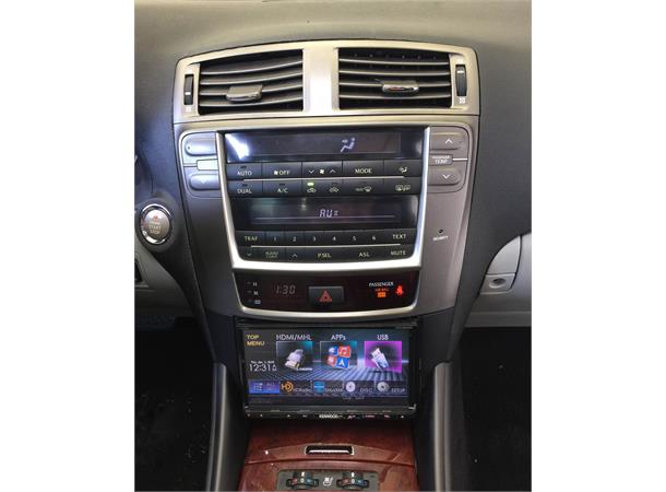 BEATSONIC PREMIUM komplett 2-DIN kit IS u/navi m/aktivt system (2006-2012)