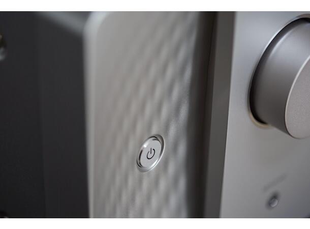 Marantz CINEMA 60 - Sølvgull 7x100-watt og 7.2-kanals prosessering