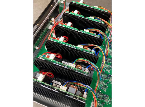 Parasound ZoneMaster 12 Amp 12 kanals effektforsterker 12x60W