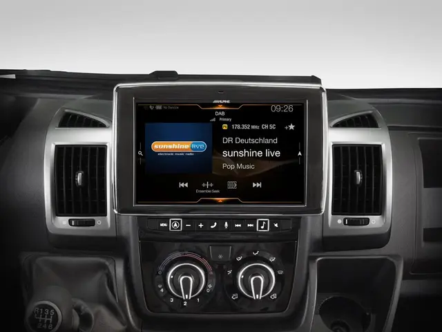 Alpine I902D-DU - multimediaenhet 9" touch screen, CarPlay, Android Auto 
