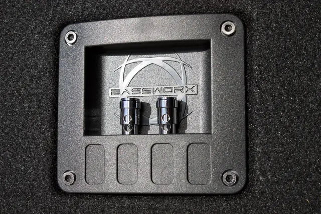 Basskasse med port fra Bassworx RP12RC Passer til 12", 42,5 liter, 38Hz tuning 
