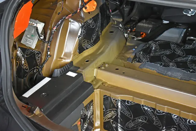 Dynamat Xtreme Tesla M3 Bagasjerom Spesialtilpassede dempematter Tesla M3 