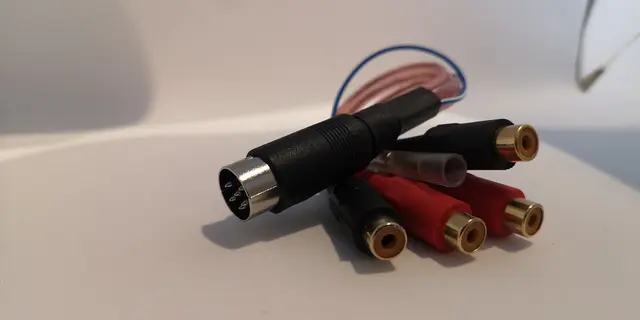 AUTOLEADS Aktiv adapter motsatt! Volvo 6pin DIN til 4 RCA og remote 