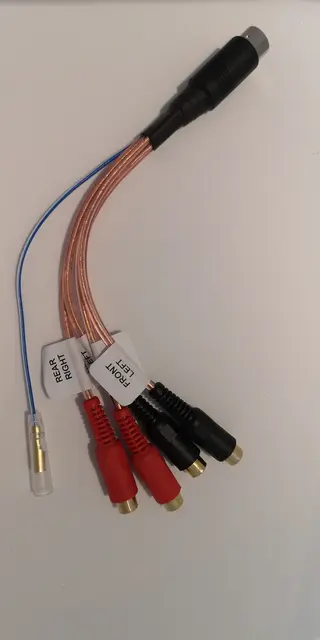 AUTOLEADS Aktiv adapter motsatt! Volvo 6pin DIN til 4 RCA og remote 