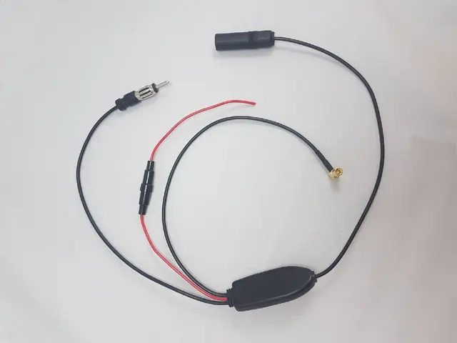 ConnectED FM/DAB splitter - SMB DIN (Hunn) - DIN (Han) - SMB (Hun) 