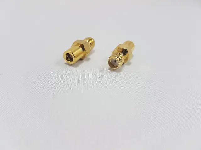 ConnectED antenneadapter SMA (hun) --> SMB (hun) adapter 