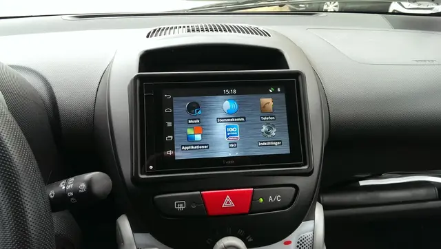 CONNECTS2 Premium monteringskit 2-DIN C1/107/Aygo (2005 - 2013) 