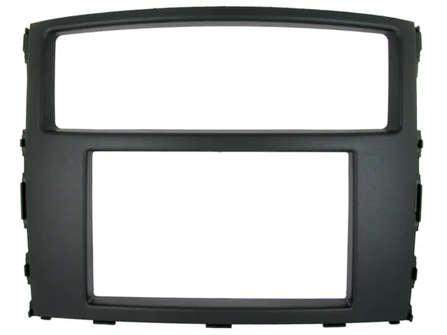 CONNECTS2 Premium monteringskit 2-DIN Mitsubishi Pajero (2006-2013) (Kokgsrå) 