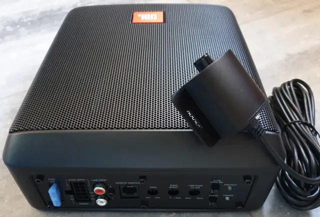 JBL BASSPRO NANO kompakt woofer 6 x 8" Aktiv 6 x 8" med slave, 100/200W, 