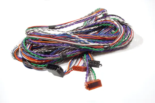 KRAM ISO kabelsett For biler med ekstern OEM forsterker 