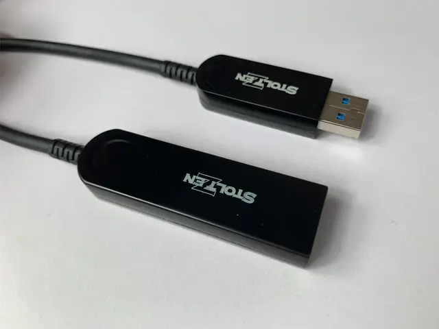 Stoltzen Hybrid USB3.0 Skjøt AOC 10 m. Bakoverkompatibel USB A - A. Hybridkabel 