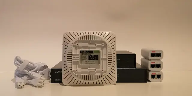 LUXUL WIFIPAKKE 2 RUTER KONTROLLER AKSESSPUNKT 2,4GHz 