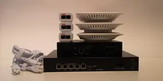 LUXUL WIFIPAKKE 2 RUTER KONTROLLER AKSESSPUNKT 2,4GHz