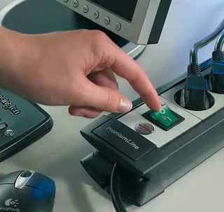 Strømforgrener 6 Uttak 3,0m m/Bryter PDU 16A SCHUKO ON/OFF - Premium