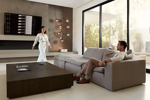 Marantz CINEMA 40 - Sølvgull 9x125-watt og 11.4-kanals prosessering 