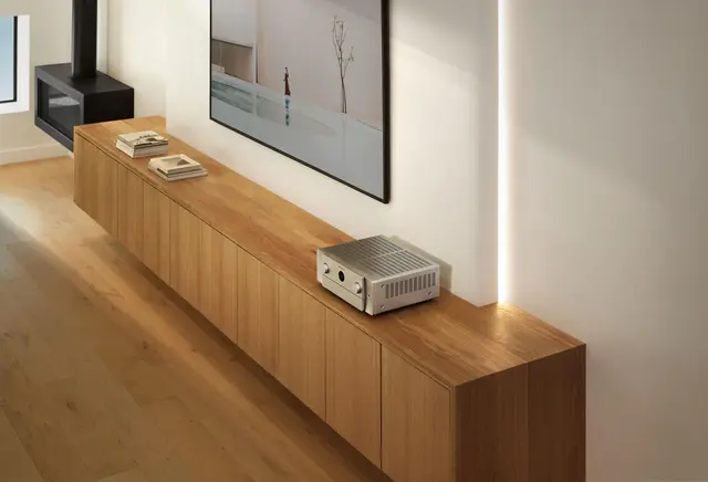 Marantz CINEMA 60 - Sølvgull 7x100-watt og 7.2-kanals prosessering 