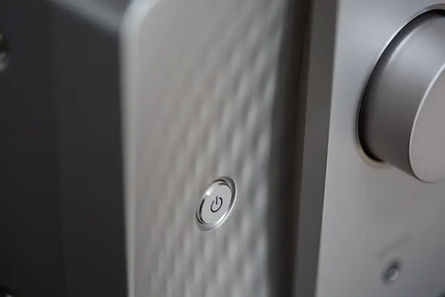 Marantz CINEMA 60 - Sølvgull 7x100-watt og 7.2-kanals prosessering 