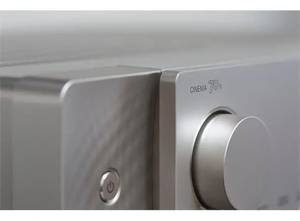 Marantz CINEMA 70s - Sølvgull 7x50-watt og 7.2-kanals prosessering 
