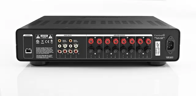 Control4 4-Zone Matrix Amp 8 x 60 Watt Innebygget audiomatrise 