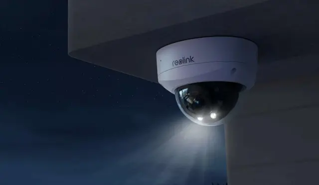 Reolink vandalsikkert 4K PoE dome kamera Dome PoE kamera 5Xoptisk zoom AI Spotlys 